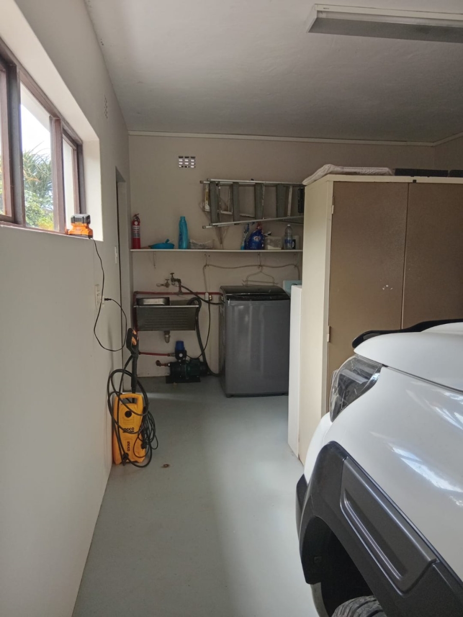 6 Bedroom Property for Sale in Gonubie Eastern Cape